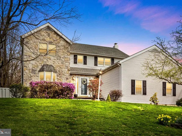 29 Stone Edge Rd, Sellersville, PA 18960