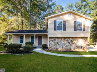 3211 Wintercreeper Dr, Lithonia, GA 30038