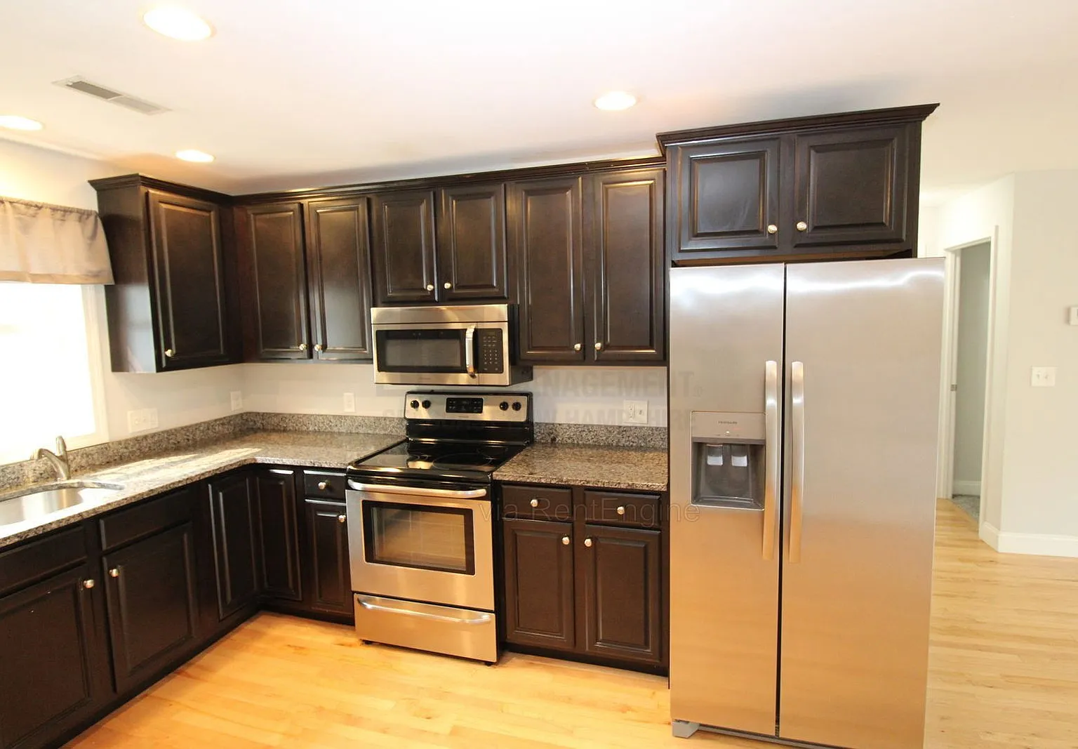 2 bed, 1.0 bath, 1100 sqft, $2,395 — Photo 4