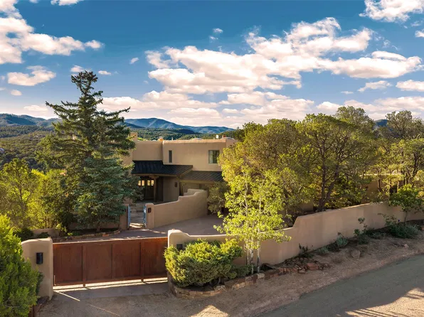 197 Circle Dr, Santa Fe, NM 87501
