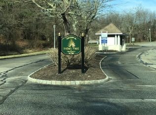 46 Meadow Pond Rd, Hamburg, NJ 07419