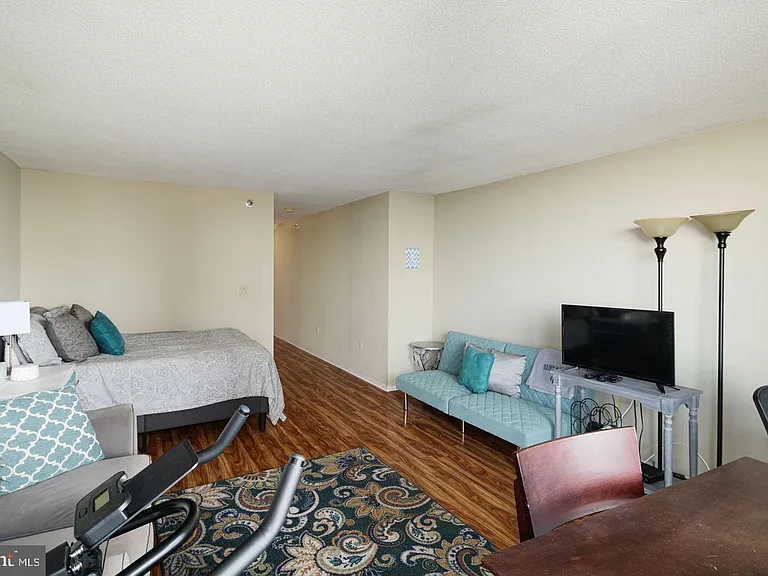 2018-38 Walnut St #17F — Photo 13