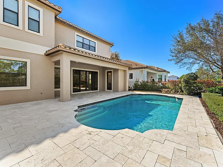 259 SE Calmo Cir — Photo 51