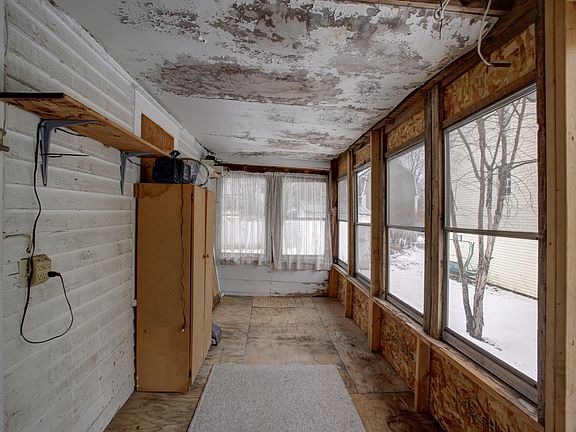 3rd image of 8 Myrtle St
