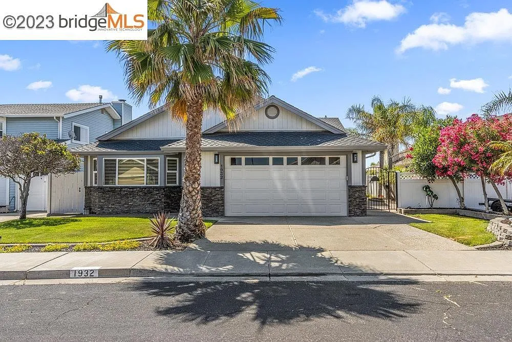 1932 Dolphin Pl photo 1