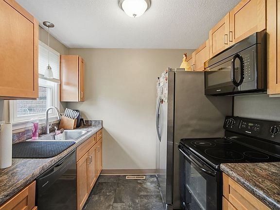 5th image of 55 Empire St Unit 11