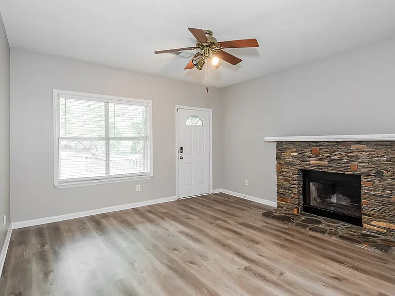 2740 Lakeside Trl — Photo 5