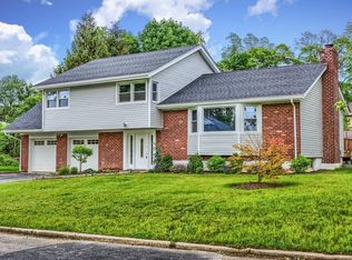 27 Nob Ct, New Rochelle, NY 10804