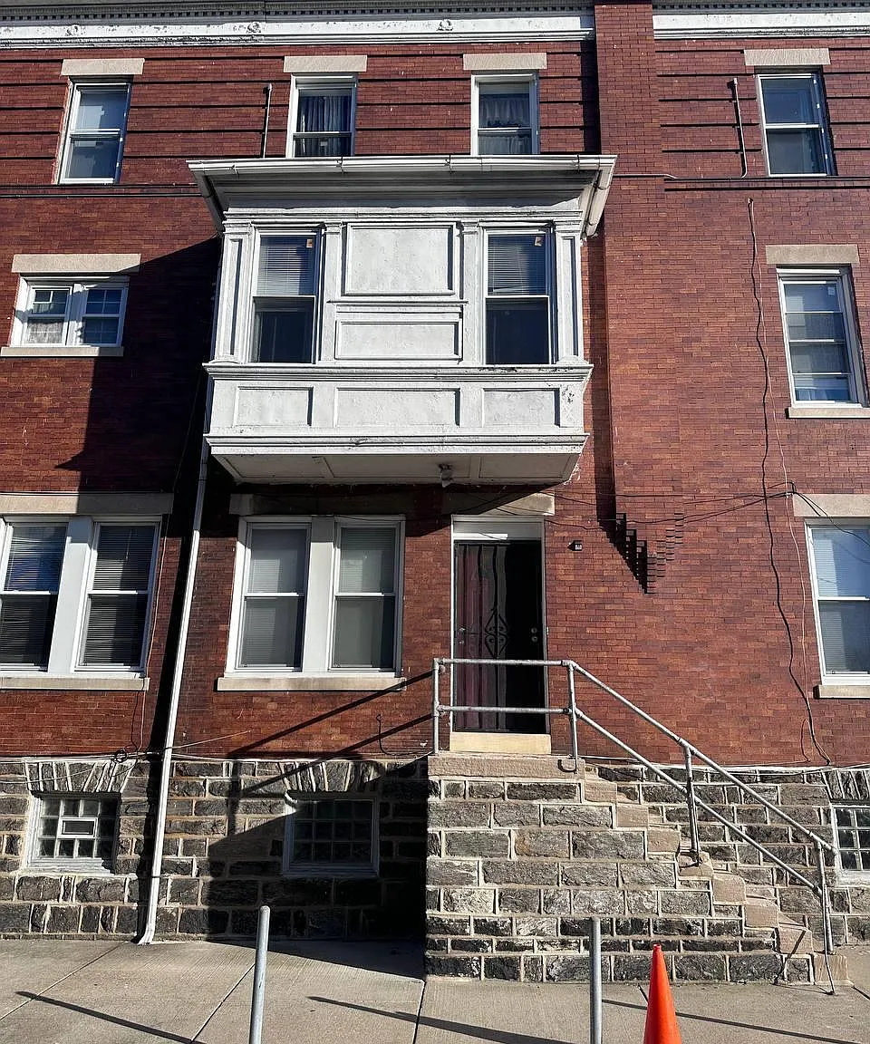 6033 Chestnut St — Photo 1