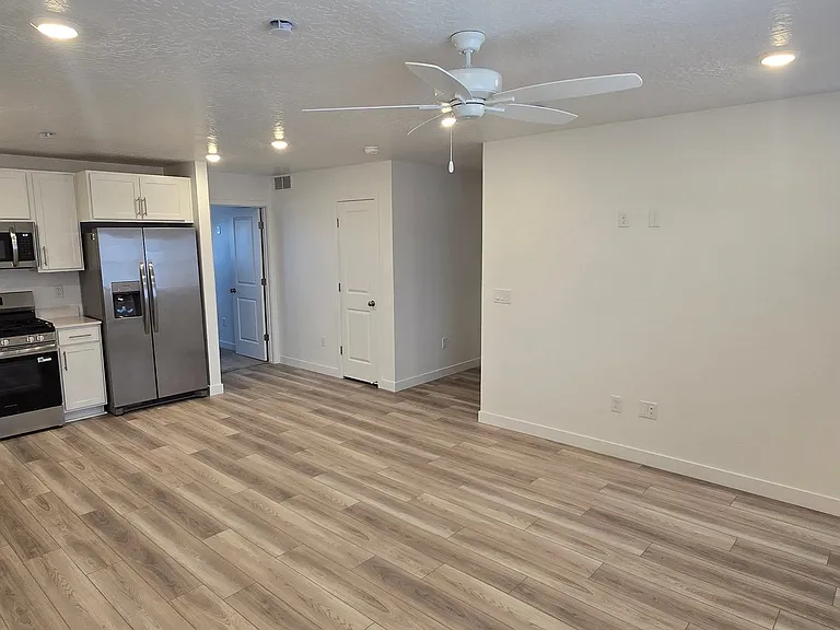 684 W Empress St — Photo 5