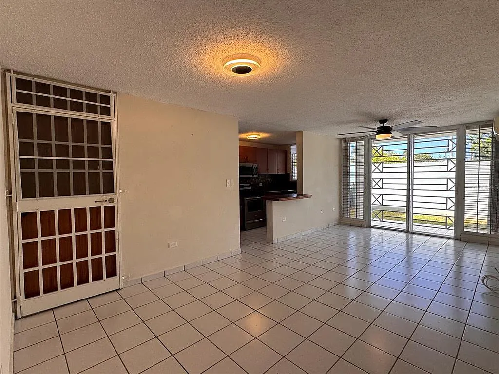 3 bed, 2.0 bath, 975 sqft, $1,200 — Photo 3