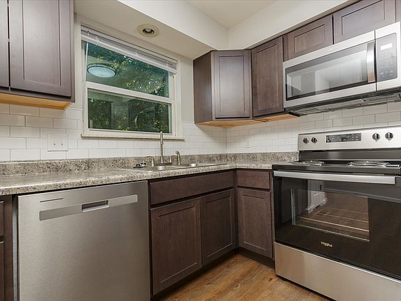 4th image of 1364 Dartmouth Ct