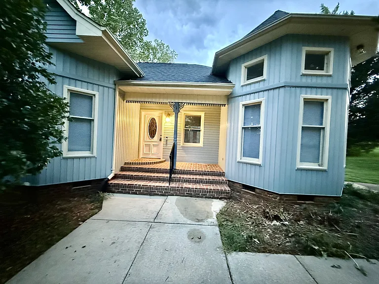140 White Oak Cir — Photo 2