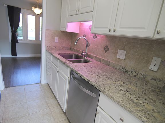 2nd image of 1156 Canterbury Ct