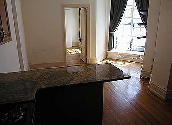 Rented by Verdi Square Realty | media 26