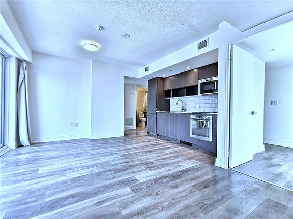 5th image of 89 McGill St #2111