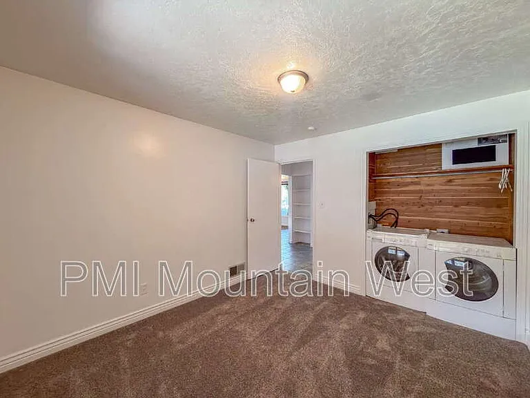 872 N Main St #A — Photo 13