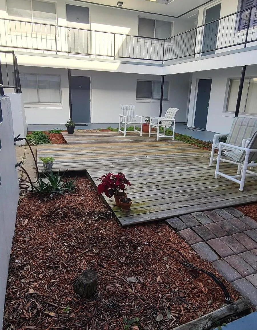 2 bed, 1.0 bath, 810 sqft, $1,250 — Photo 2