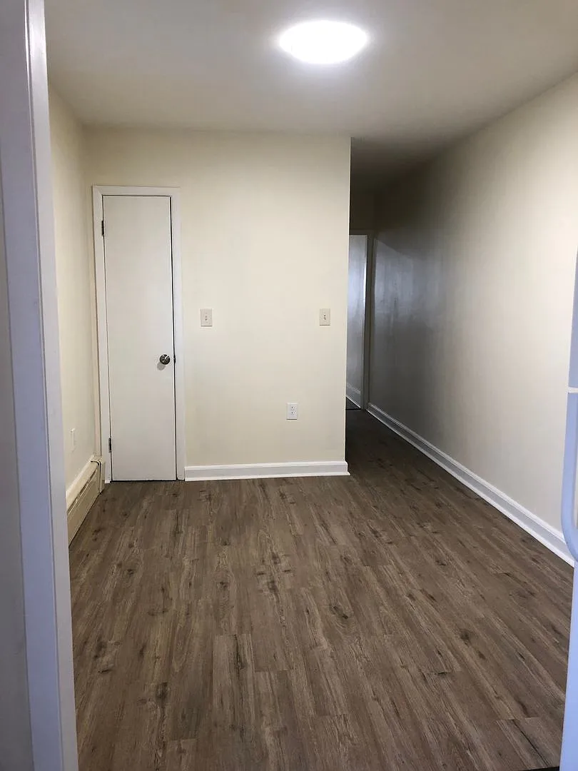 Great 3 Bedroom, 1 1/2 Bath Home! New Kitchen! Spacious Living Area! Fenced Yard! — Photo 4