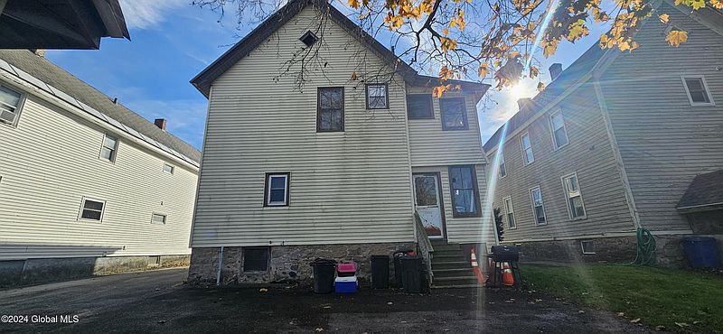5th image of 107 Prospect Street