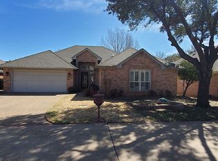 5981 River Bend Dr, Benbrook, TX 76132