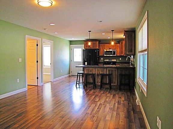 3rd image of 215 W Gridley Ave
