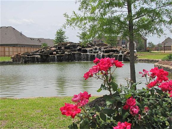 Looking to escape the crowded city life? Lakes of Fairhaven is an upscale, large lot community tucke