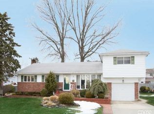 5 Edison Dr, Plainview, NY 11803