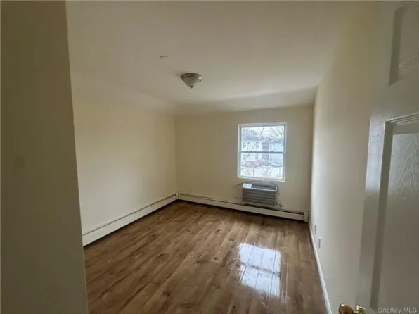 10234 1st St, Howard Beach, NY 11414