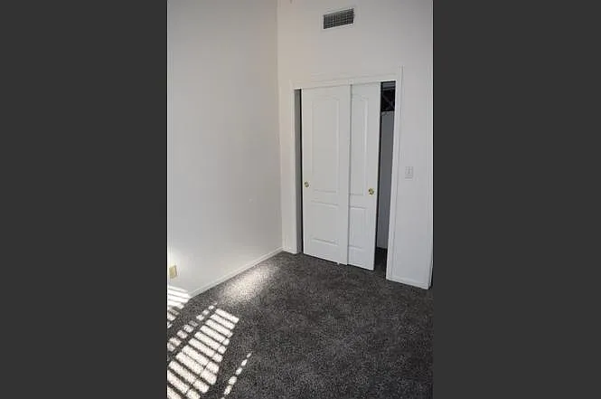 1408 E Salem Ave — Photo 11