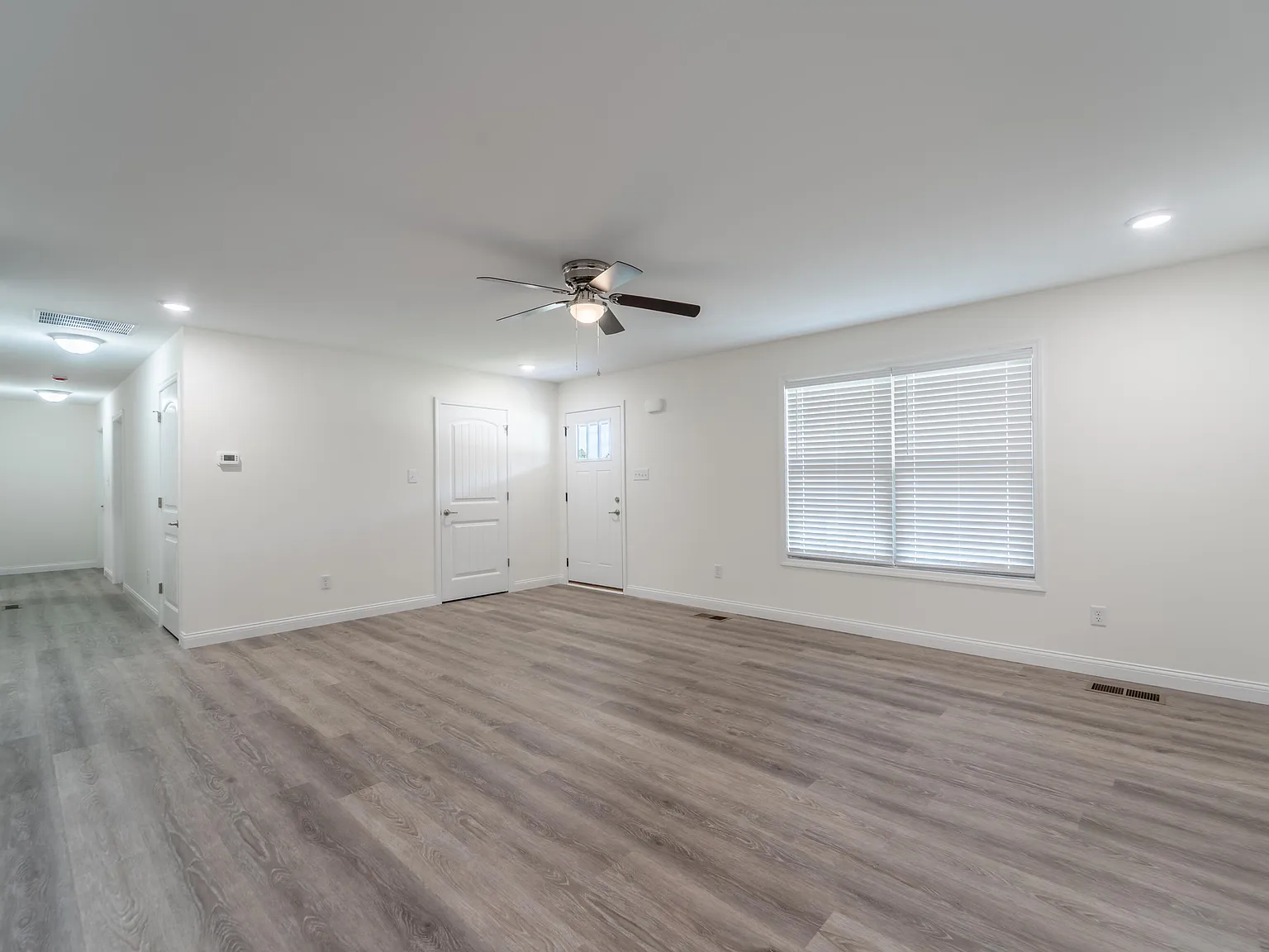 3 bed, 2.0 bath, 1800 sqft, $2,200 — Photo 4