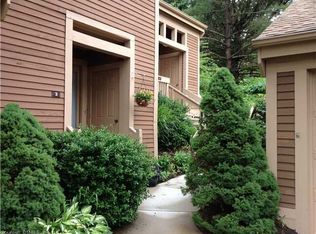 4 Sweetbriar Ln, Avon, CT 06001