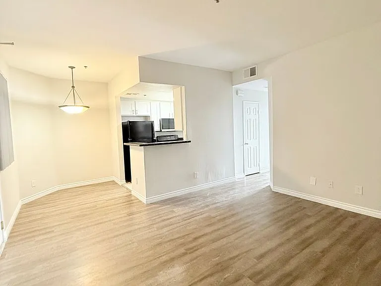 8715 Burton Way - Urban Feel Charming 2 bed 2 bath — Photo 34