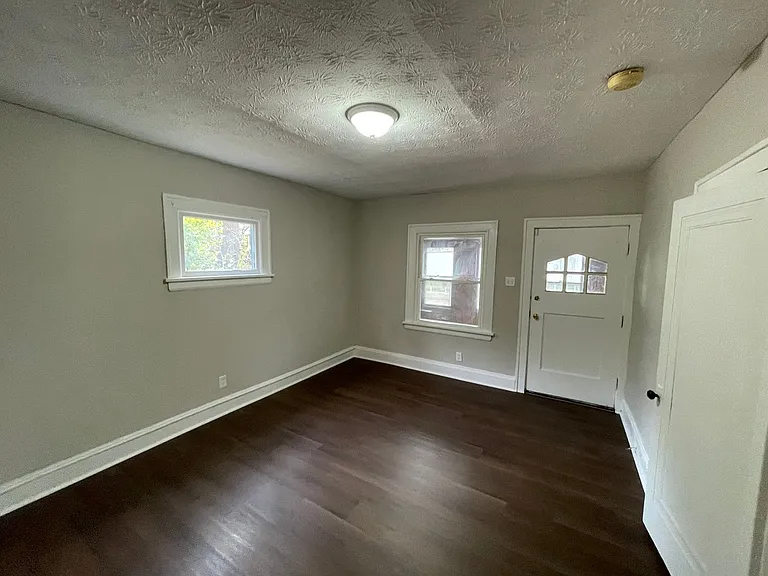 6553 Newman Ave — Photo 10