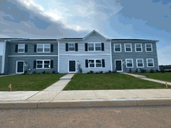 8 Night Star Ter, Kearneysville, WV 25430