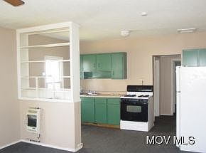 4th image of 824 Dickel Ave
