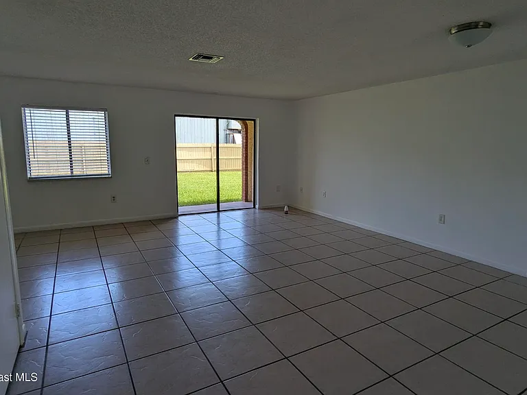 174 San Juan Cir — Photo 10