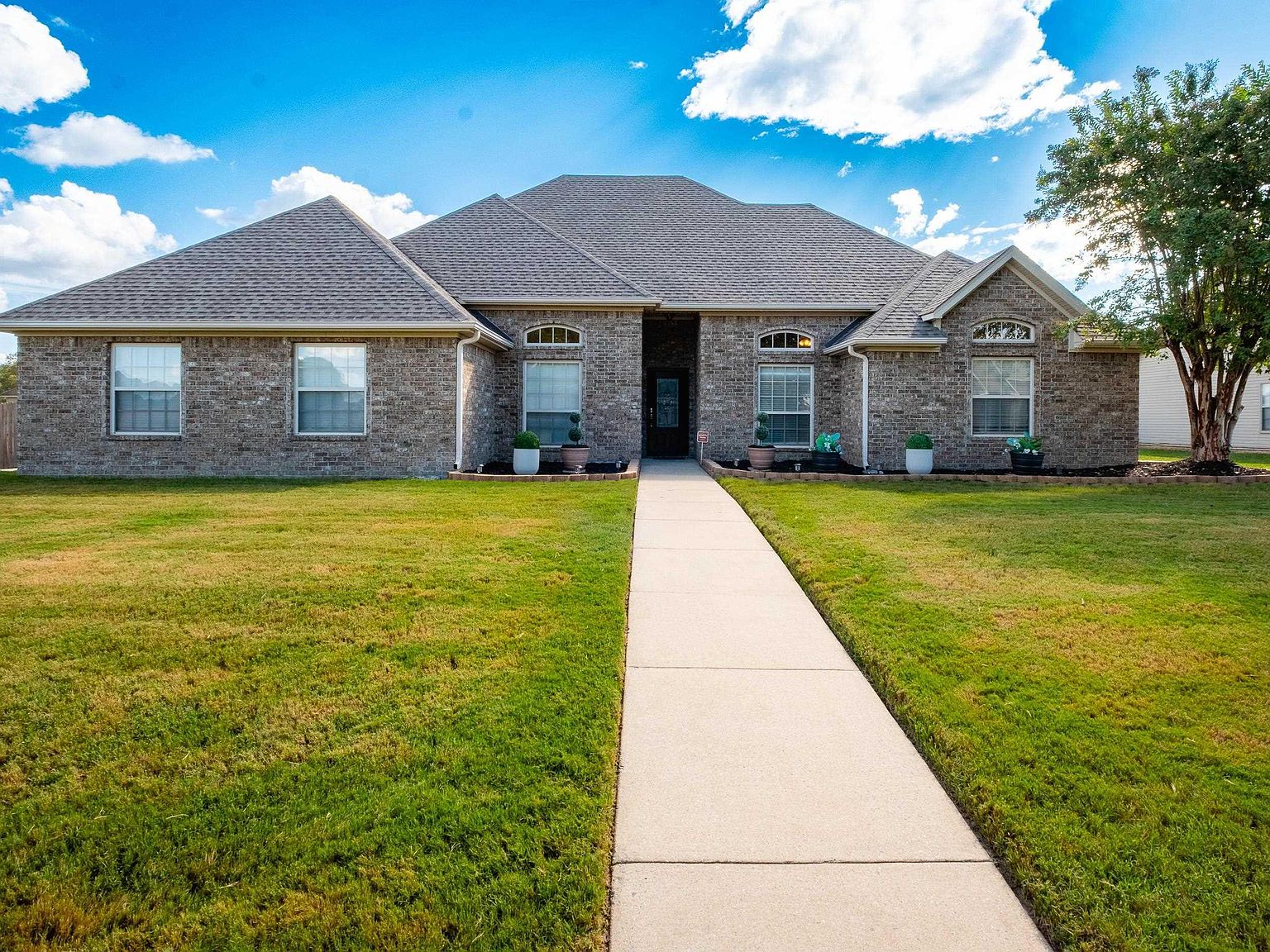 s*u様 house on the hill L/S Tee (Checker) 13616 Stonehenge Cv, N Little Rock, AR 72117 | Zillow