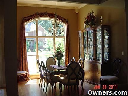 GORGEOUS FORMAL DINING AREA