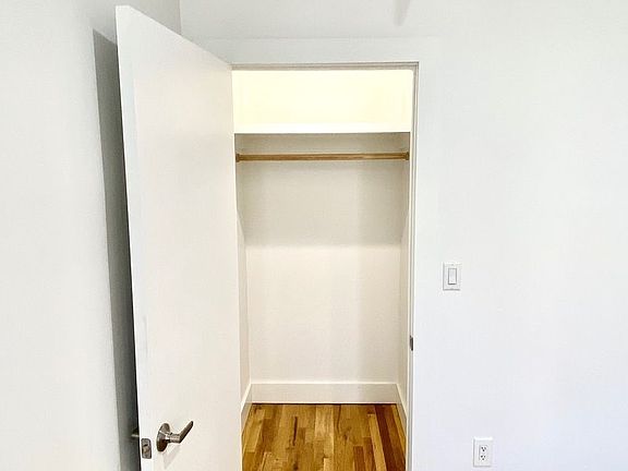 4th image of 1420 Dekalb Ave #101