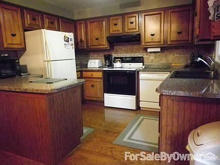 kitchen
						:
						newly remodeled