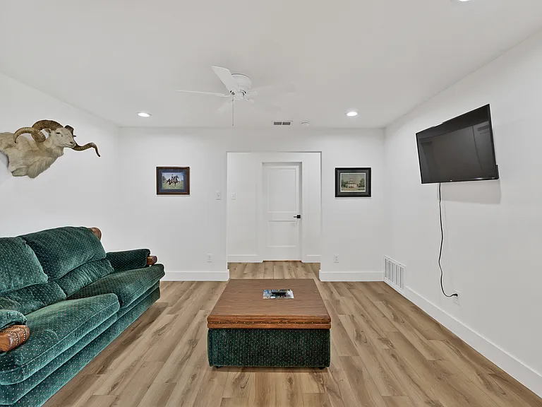 1901 Melissa Ln — Photo 25