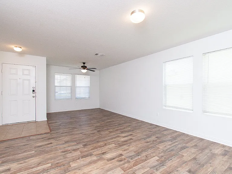 9007 Sandyford Ct — Photo 3