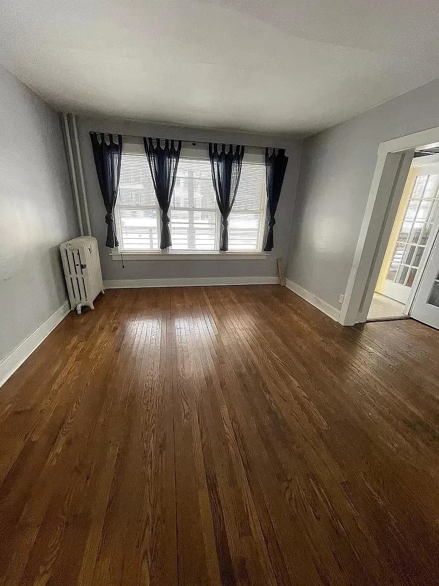 113 Woodlawn Ave — Photo 2