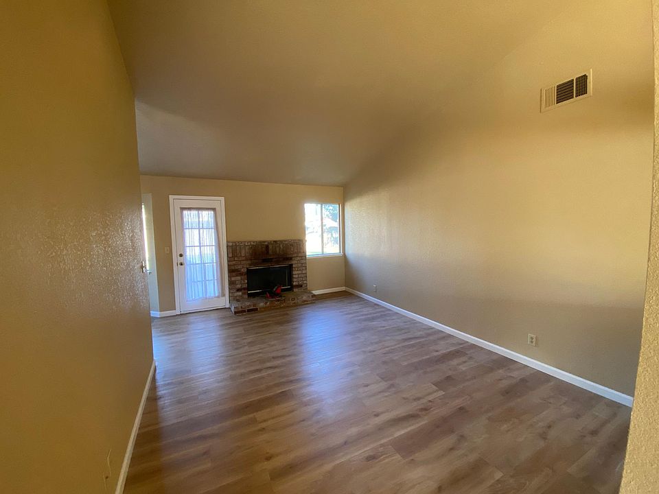 1st image of 555 Stanford St