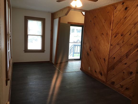 Dining room to front entry