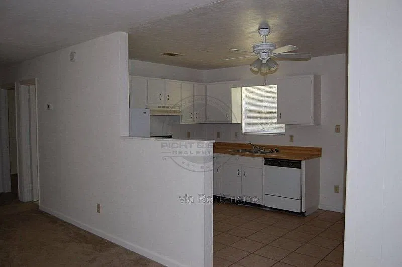 2 bed, 1.0 bath, 786 sqft, $1,075 — Photo 4