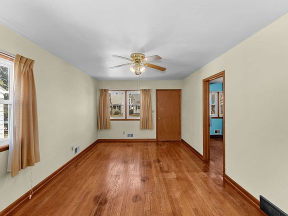 2nd image of 1921 33rd St