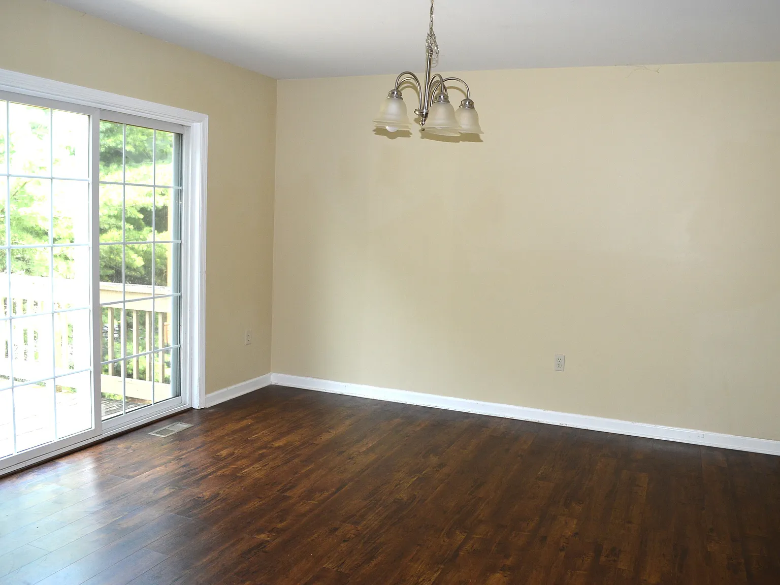 3 bed, 2112 sqft, $2,000 — Photo 3