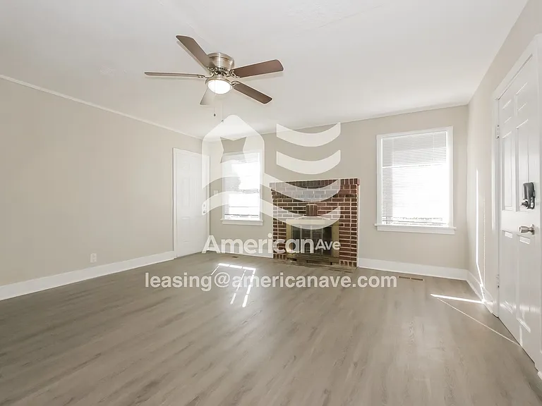 719233_002_living_room_13635308.jpg